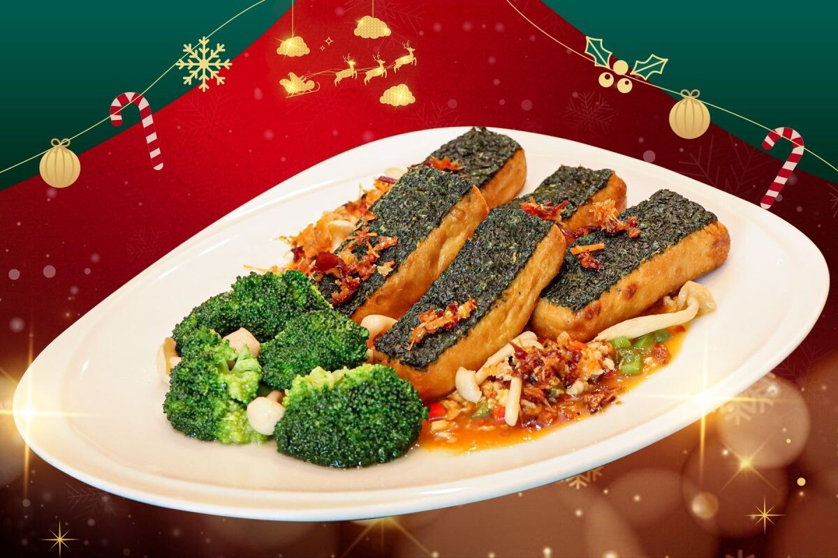 Recommended Menu "Deep-fried Tofu with Chinese spinach and XO sauce" at the Emerald Hotel