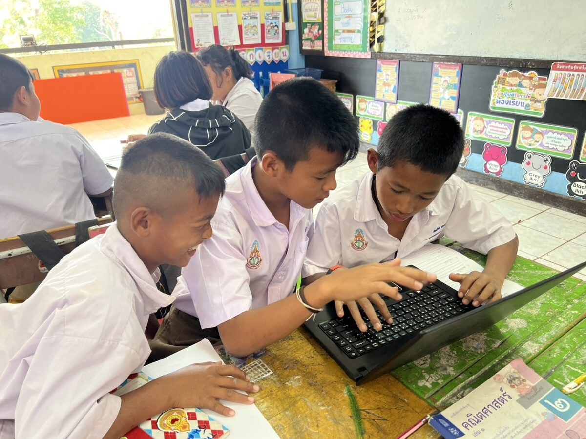 CONNEXT ED หนุน รร.บ้านหนองกระทุ่ม ชัยภูมิ เรียนรู้โค้ดดิ้ง "Amazing Coding By Micro bit"