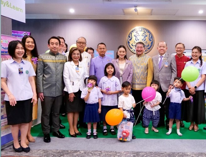 "นายกอิ๊งค์" ชวน "แค่เล่นกับลูก...โลกก็เปลี่ยน" "สมศักดิ์" ชู ระบบ Tele-consultation ติดตามพัฒนาการเด็กถึงบ้าน หวังสร้างเด็กไทยฉลาด เติบโต สมวัย