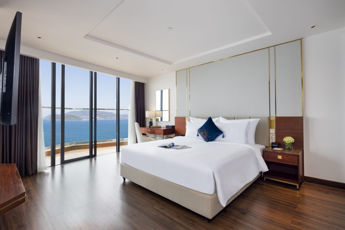 RING IN THE "YEAR OF THE SNAKE" AND GET UP TO 30% OFF WITH BWH(R) HOTELS' NEW YEAR SUPER SALE