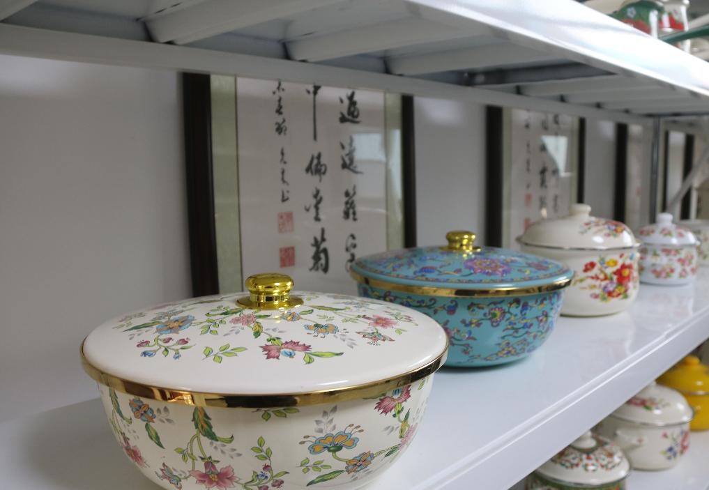 Rustic Enamelware Becomes "International Darling" in Shandong's Yinan