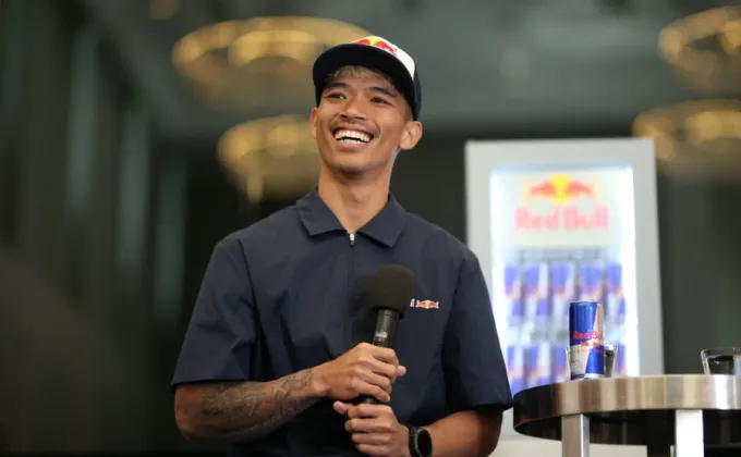 นักแข่ง Red Bull ชาวไทย ก้อง -