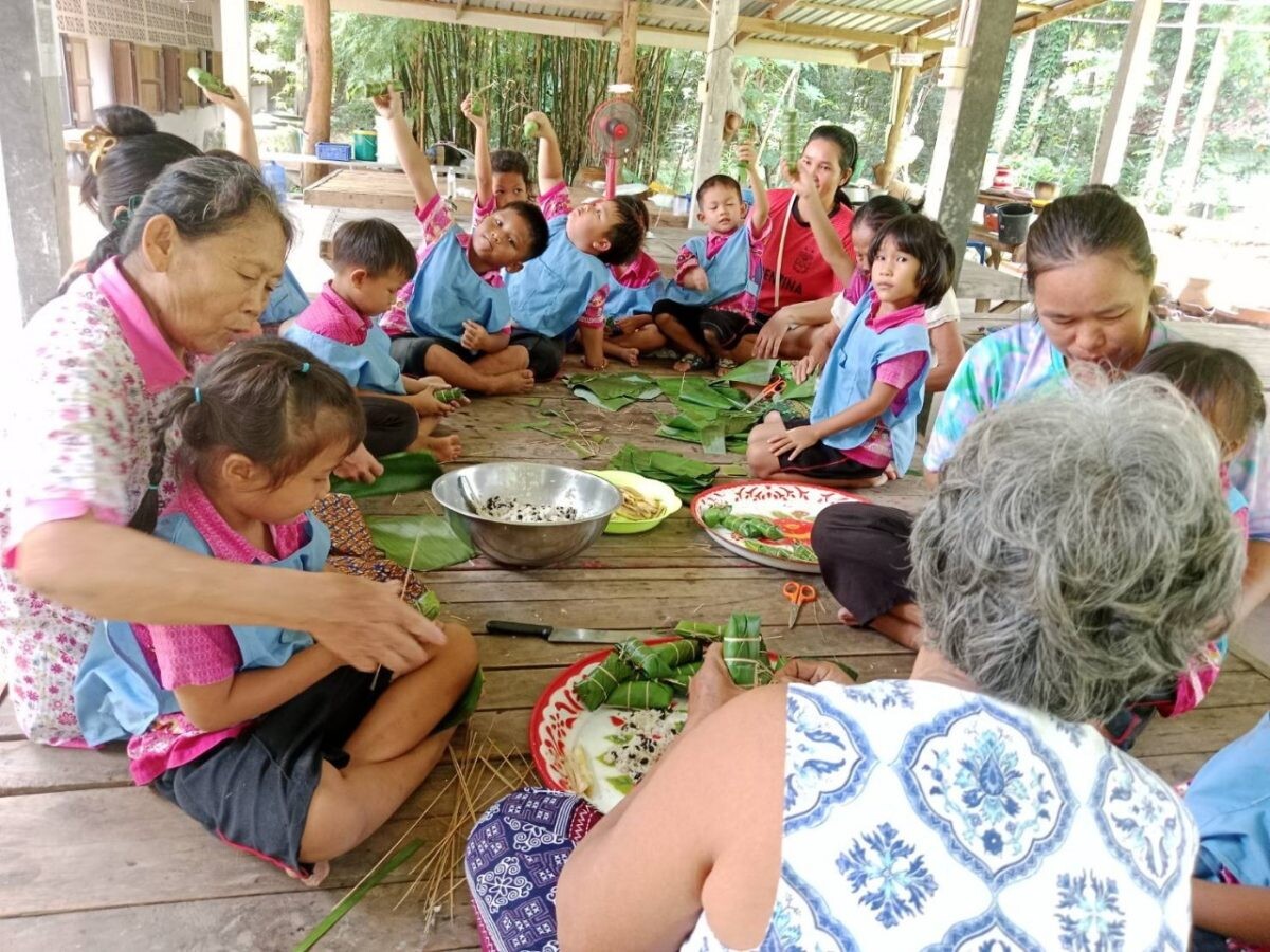 สสส.สานพลังภาคีบ้านขามเปี้ย อุบลราชธานี ร่วมพลิกฟื้นภูมิดี สู่การสร้างนิเวศสื่อสุขภาวะในเด็กปฐมวัย