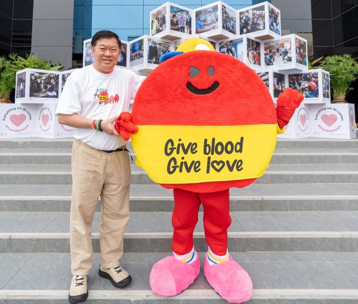 เทิดพระเกียรติครบรอบ 72 พรรษา กลุ่มเซ็นทรัล รวมพลังทำดี บริจาคโลหิต "Central Tham Give Blood Give Love" รับบริจาคโลหิต 25 ล้านซีซีในปี 68