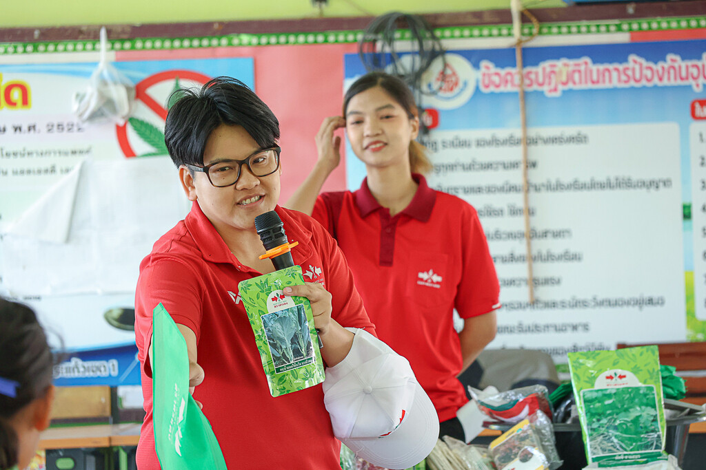 เมล็ดพันธุ์ตราศรแดง จับมือ มูลนิธิเมเจอร์แคร์ เดินหน้า "โครงการปลูกผัก สร้างสุข สร้างรายได้"