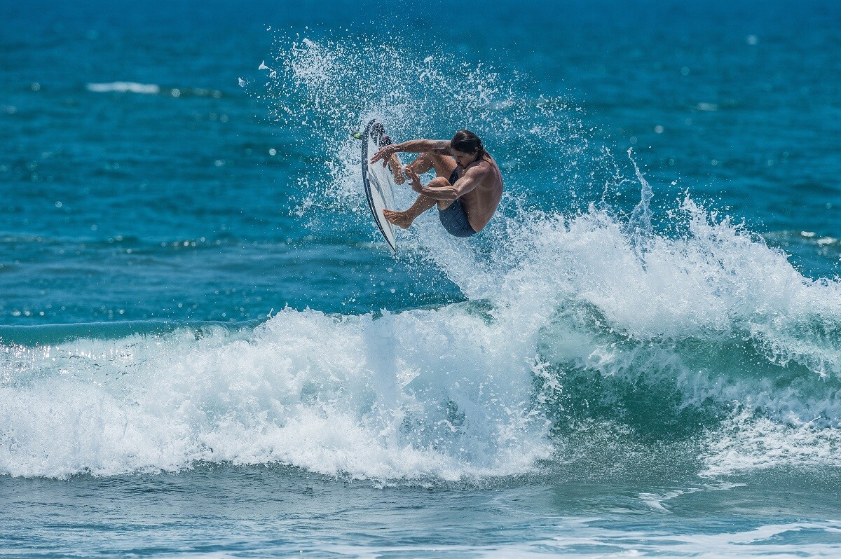 Prime Surf Season in the Maldives: Niyama Welcomes Back Surf Pro Brad Gerlach and Surf Photographer Rafael Fragoso de Sequeira