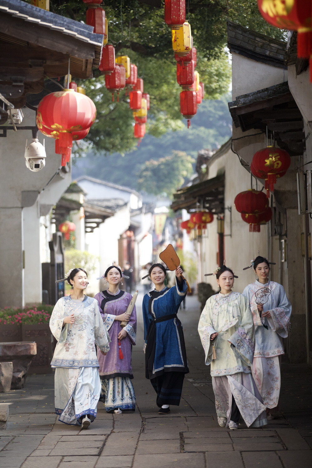 Mindu Culture in the Spotlight -- Three Hairpins: for the Country, for the Family, and for Oneself